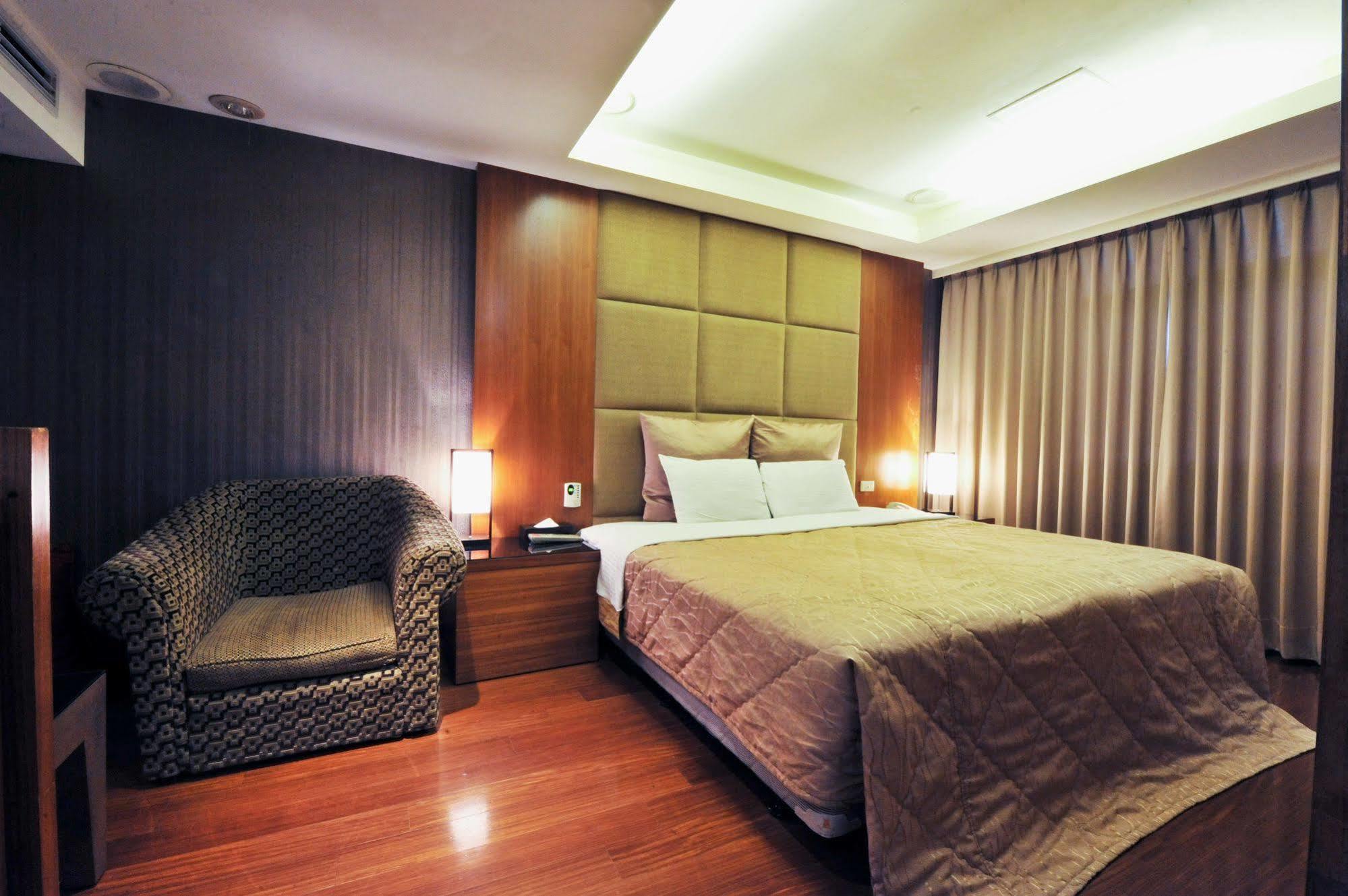 Carnival Motel Taipei Exteriör bild